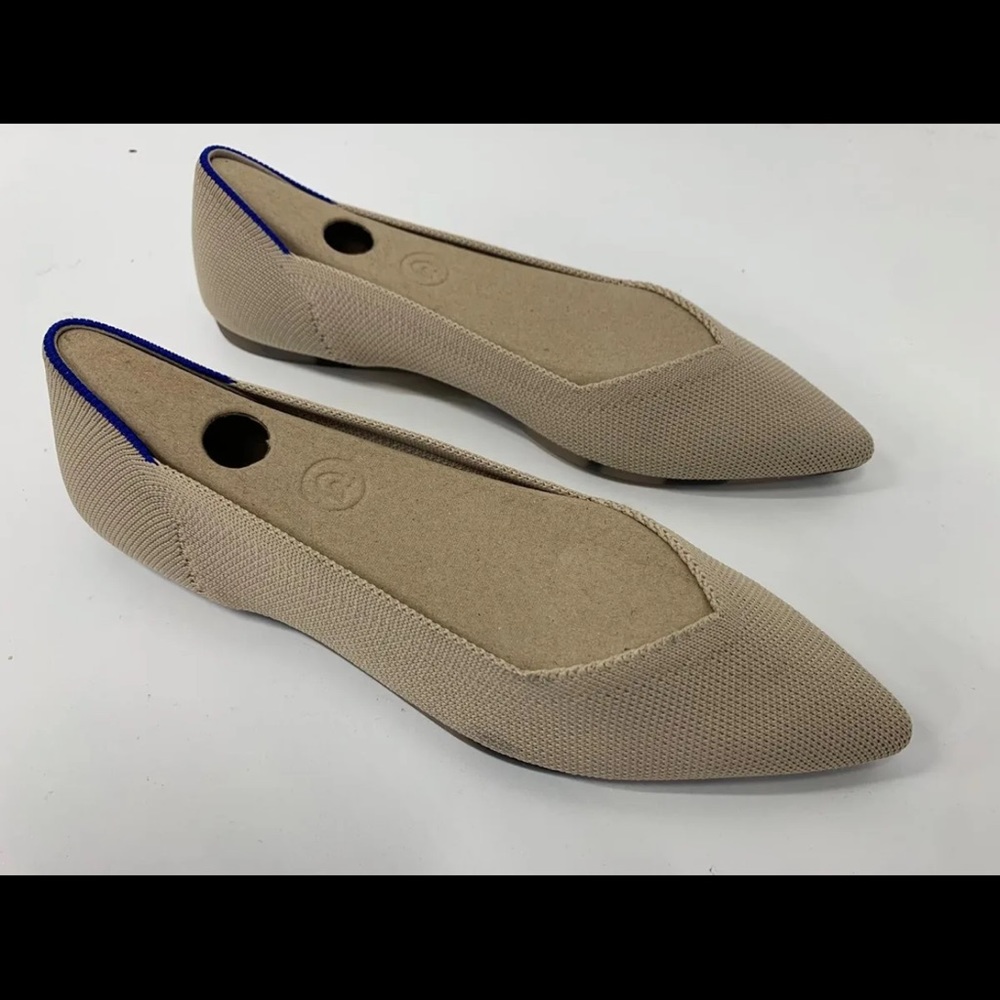 Rothy’s beige point. EUC. Only wore a couple of times. Size 9. Stored in box.